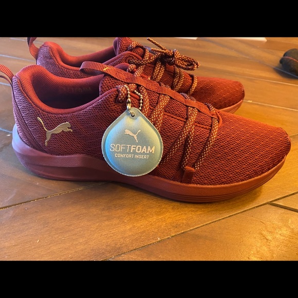 maroon tennis shoes womens